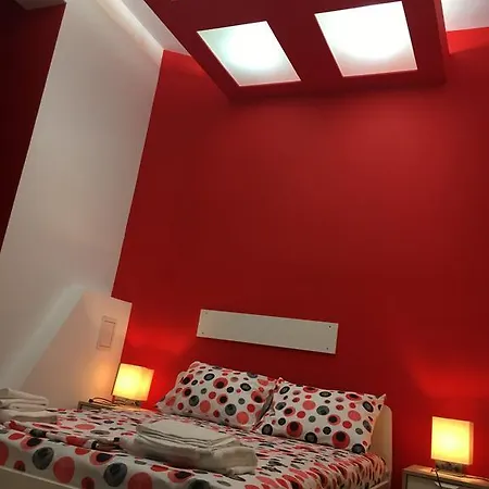Red Flat Apartment *